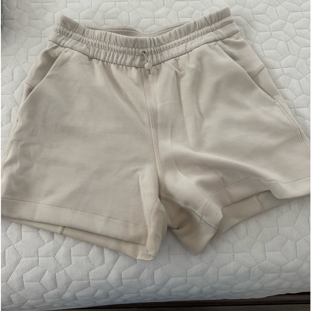 Lululemon Softstreme shorts in white opal - size 4